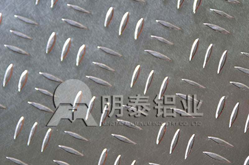 地鐵|公交|樓梯防滑用三條筋花紋鋁板 地鐵|公交|樓梯防滑用三條筋花紋鋁板