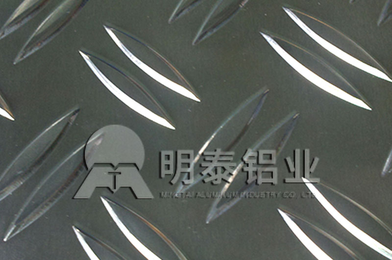 地鐵|公交|樓梯防滑用兩條筋花紋鋁板 地鐵|公交|樓梯防滑用兩條筋花紋鋁板