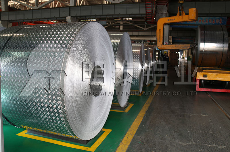 車廂防滑用5052A大五條花紋鋁板廠家_價(jià)格 車廂防滑用5052A大五條花紋鋁板廠家_價(jià)格