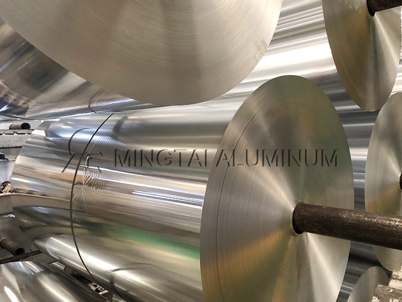 酚醛鋁箔復(fù)合風(fēng)管用8011/1100 鋁箔性能優(yōu)良 酚醛鋁箔復(fù)合風(fēng)管用8011/1100 鋁箔性能優(yōu)良